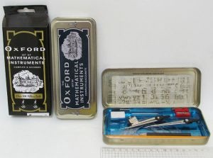 DSCN0971 Готовальня мет.футляр 9пр.