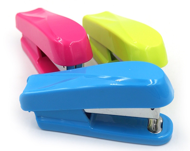 DSCN3095 Степлер пласт. корпус №24, 30аркуш 1шт./етик.