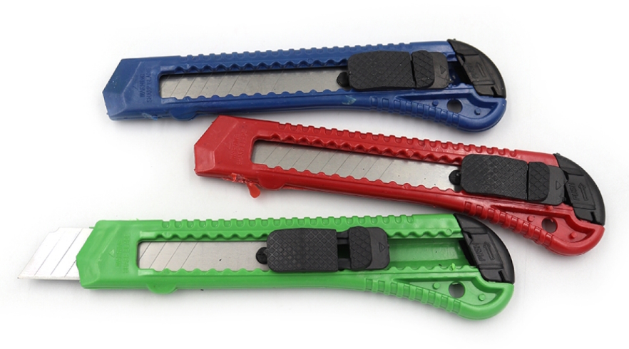 DSCN8680 (8679) Ніж канцелярський 18мм на стрічці 