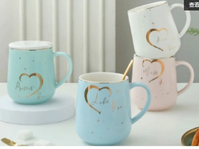 Чашка с крышкой и ложкой 